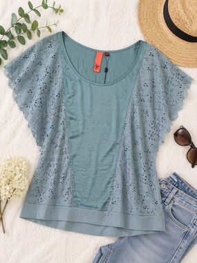 Three Stones Emerald Teal Eyelet Flutter Sleeve Blouse XS NWT